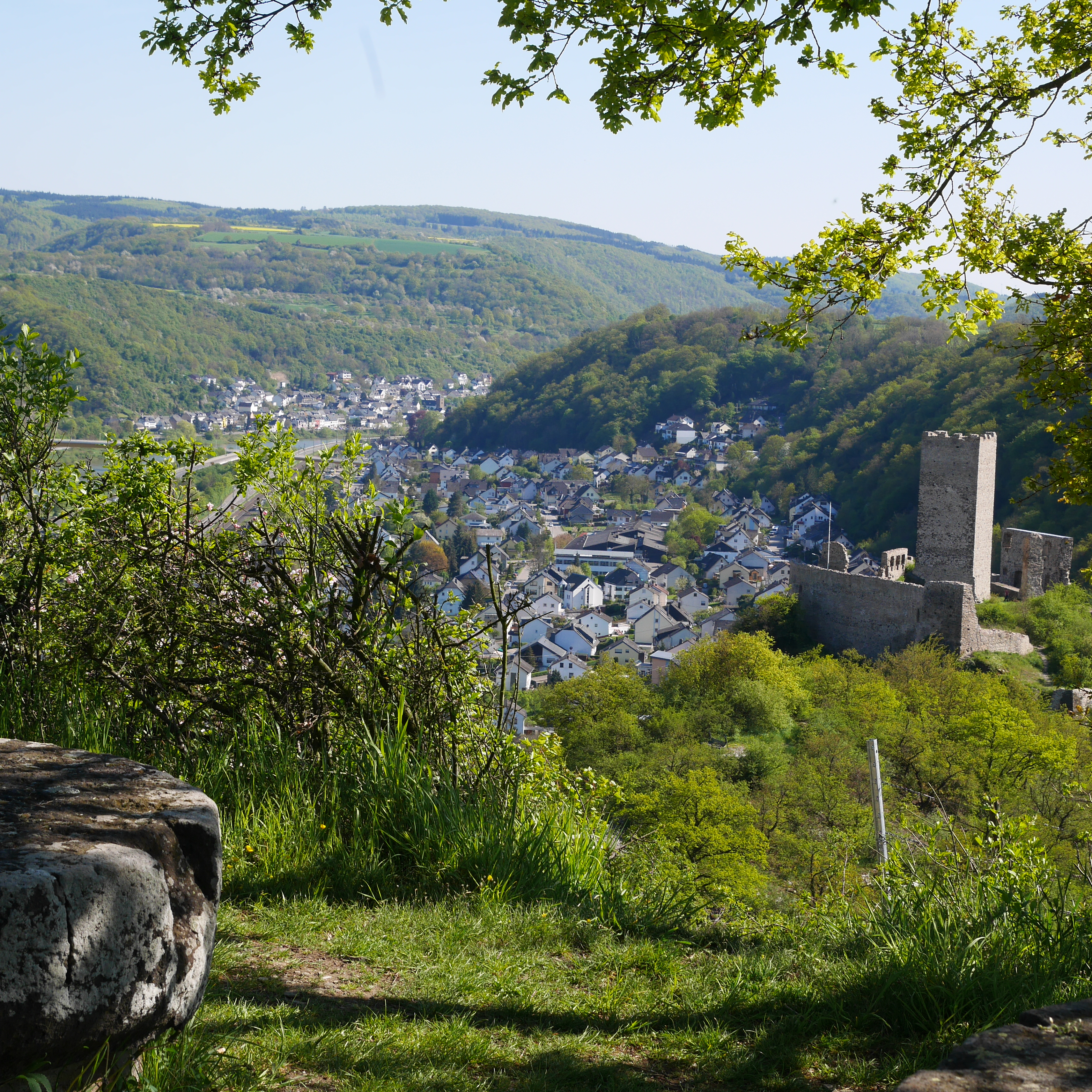 Moseltal Kobern mit Burg v. oben